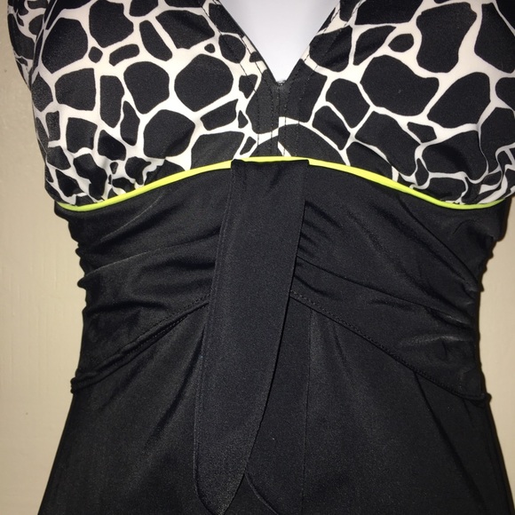 It Figures! Tummy Thinner One piece Swimsuit - Picture 2 of 6